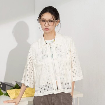 小花釦鏤空口袋五分袖襯衫(兩色)