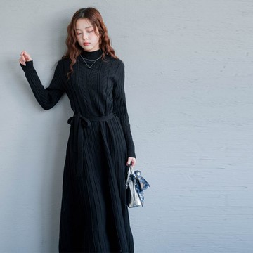 ★附腰帶!立領麻花編織高磅針織長版洋裝(共2色)1223 預購【NR2721】