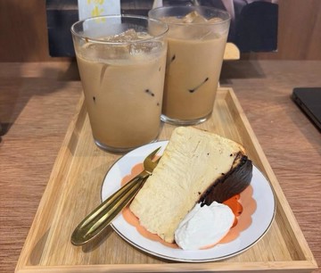 東京遊名單準備好了嗎❓不容錯過的巴斯克午茶提案🧁日本橋「SR Coffee Roaster」咖啡廳☕️⭐️